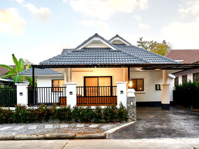 Houses for sale Wat Suwan Pradit (Wat Chang Kham Noi) : For Sale: Wang Tan House – Hang Dong Teakwood-decorated house in a Modern Classic style (ID:724HS)