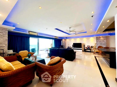Condos for sale : 2-BR Condo at View Talay 3 Condominium Pratumnak close to Phratamnak (ID 2170130)