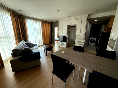 ขายคอนโด : Hot Deal! Type กระจกโค้ง 1 ห้องนอน เ52 ตร.ม. เพียง 111,000 ต่อ ตร.ม. เท่านั้น 