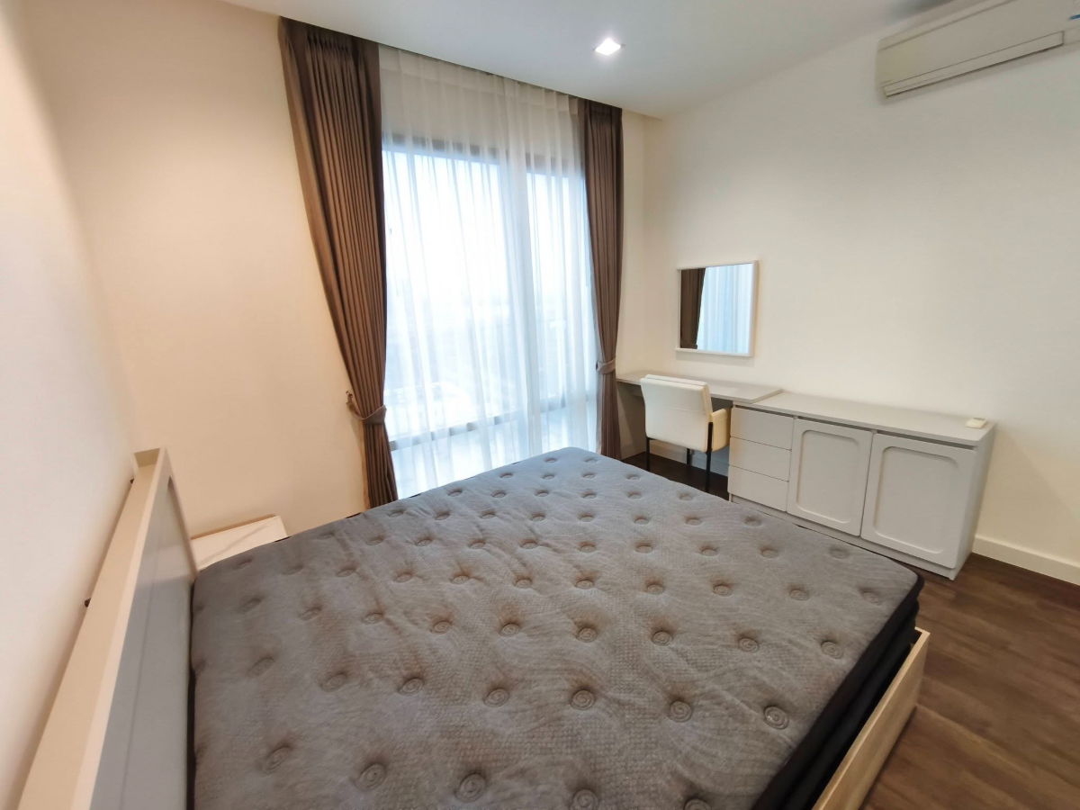 picture BRT Station Rama 9 Bridge 350 m. Price 32,000 Baht Condo Star View ( Rental ) - 4/15