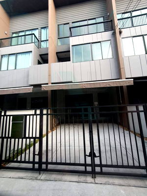 Townhouses for sale Wat Phraya Suren : 📌 For Sell Town house BAAN KLANG MUANG WATCHARAPOL 3-story 3 bedroom 3 bathroom