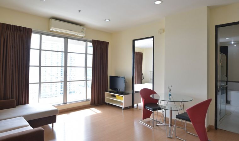 ว่างพร้อมอยู่! บ้านกลางกรุง. 1นอน 55ตร.ม. Line id: @pfagent