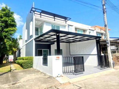 ทาวน์โฮม รังสิต : ทาวน์เฮ้าส์หลังมุม ทำเลดีจริง แต่งใหม่ หมู่บ้าน เดอะคัลเลอร์ ดอนเมือง-สรงประภา เฟส 2 ถนนสรงประภา ถนนร.พ.ช. หลักหก เมืองปทุมธานี ปทุมธานี ใกล้สนามบิน