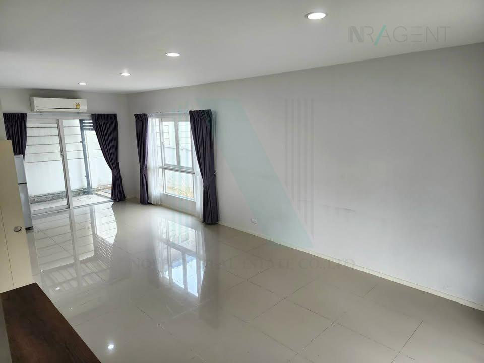 picture ð For Sell Town house BAAN KLANG MUANG SUANLUANG 3-story 3 bedroom 3 bathroom - 4/8