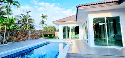 Houses for sale Bang Lamung Chonburi : 🏠 Corner Detached House with Private Pool 📍 Located in Garden View 2 Village