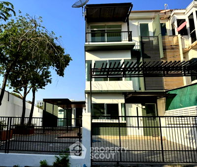 Townhouses for sale Central Rama 2 : 4-BR Townhouse in Tha Kham (ID 2031300)