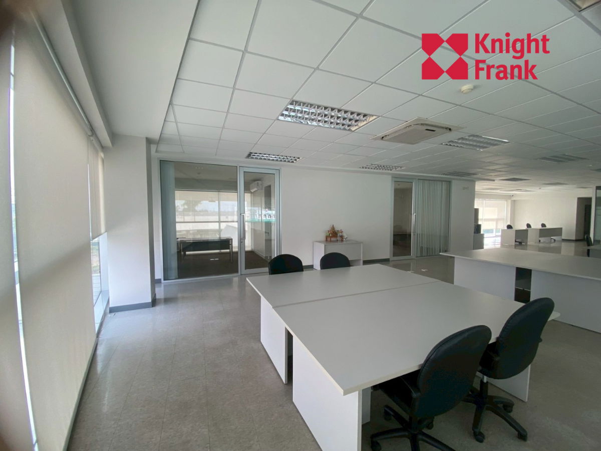 รูป ขายโชว์รูมและศูนย์บริการรถยนต์ ติดถนนติวานนท์ จังหวัดปทุมธานี - รูปที่ 10/19