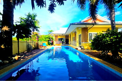 Houses for rent Hua Hin Prachaubkirikhan : [920601001-816] Plumeria Pool Villa, 2 Bed 2 Bath, Hua Hin Soi 6 For Rent