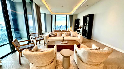 Condos for sale Rama 4 Road : 🏙️ PENTHOUSE |  🌿 Elevated above Lumpini Park 🏙️ Surrounded by Bangkok’s CBD and embassy district 🚇 Direct MRT Lumpini connection