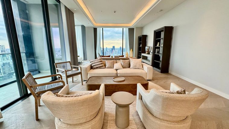 🏙️ PENTHOUSE |  🌿 Elevated above Lumpini Park 🏙️ Surrounded by Bangkok’s CBD and embassy district 🚇 Direct MRT Lumpini connection