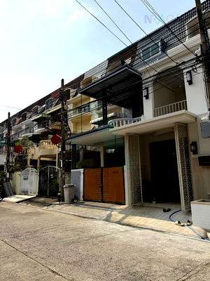 ทาวน์โฮม วิทยาลัยอาชีวศึกษาธนบุรี : 📌 ขายทาวน์เฮาส์ โครงการ บ้านอัศวินการ์เด้นท์ 3 ชั้น 4 ห้องนอน 3 ห้องน้ำ