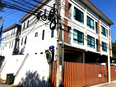 บ้านเดี่ยว ปุณณวิถี 19 : 🟢For Sell🟢ทาวน์โฮม 3 ชั้น (สุขุมวิท101) ห้องสวย เฟอร์ครบ!📱ADD LINE @nathong97 (ตอบ ⚡ 24 Hr)AV45