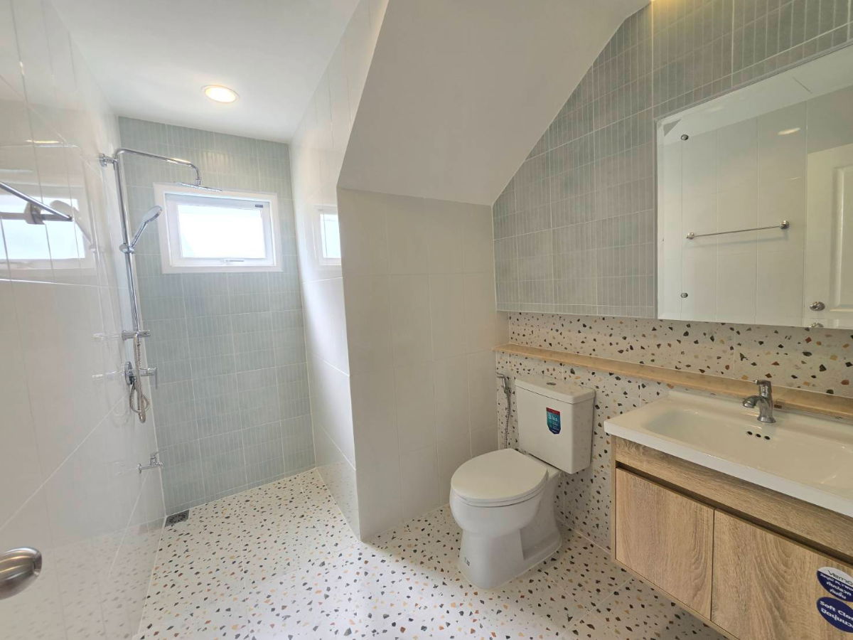 รูป บ้านเดี่ยวหลังใหญ่ กว้างขวาง แต่งใหม่สวยมาก ม.เดอะเซนโทร รามอินทรา คันนายาว เฟอร์นิเจอร์,แอร์ พร้อมอยู่ - รูปที่ 29/52