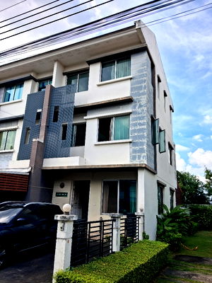 ทาวน์โฮม สมุทรปราการ : ทาวน์โฮม 3 ชั้น ห้องมุม มบ.ทาวน์พลัส เทพารักษ์ 2.95 ล้าน เจ้าของขายเอง