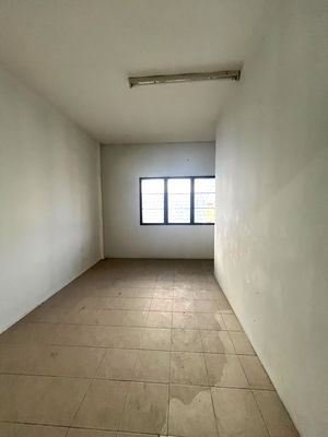 อาคารพาณิชย์ ชลบุรี : ขายอาคารพาณิชย์ ราคา  2.5 ลบ   ใจกลางเมือง อยู่ใกล้โรงเรียนชลชาย #ด่วน # ต่อรองราคาได้