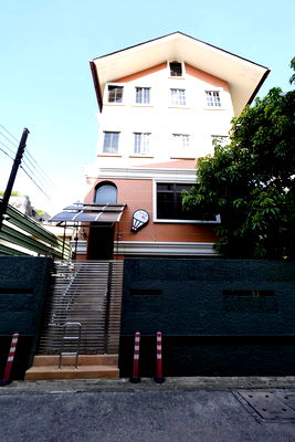 Home office for rent สะพานควาย : RH825 for rent: 3-story building near BTS Ari (approximately 150 meters), Soi Phahonyothin 6.