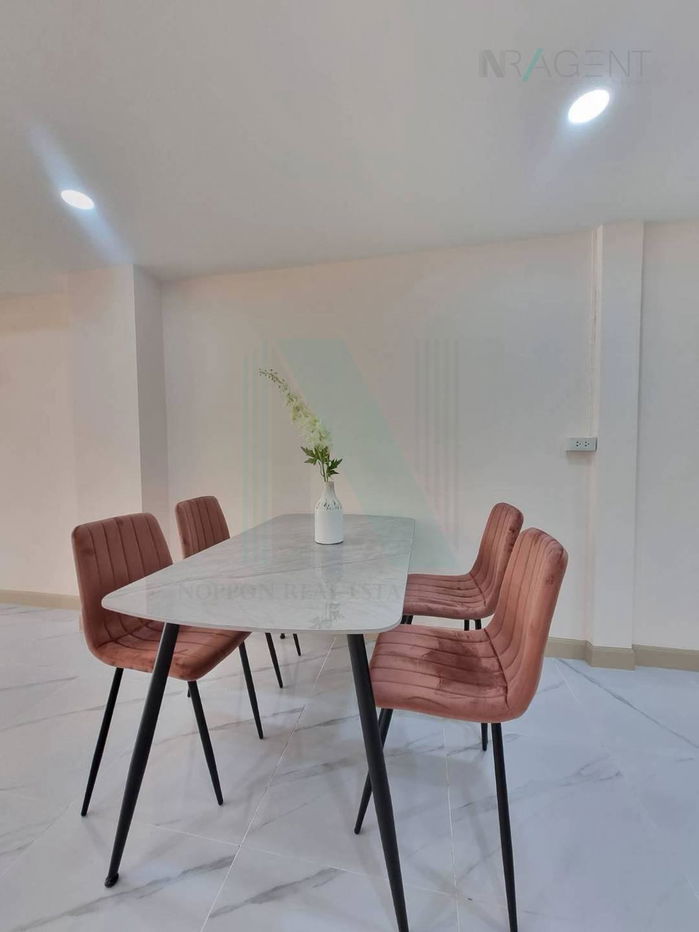 รูป ขายทาวน์เฮาส์ โครงการ หมู่บ้านรัตนาธิเบศร์ 2 ชั้น 2 ห้องนอน 2 ห้องน้ำ - รูปที่ 4/8