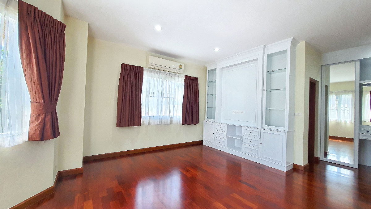 รูป ขายบ้านหรู 2 ชั้นพร้อมเรือนรับรอง ม. Q House Avenue พระราม5 เนื้อที่ 162 ตร.ว. รีโนเวทใหม่ทั้งหลังและยังไม่ได้เข้าอยู่ ใกล้ทางด่วนศรีรัช - รูปที่ 28/46