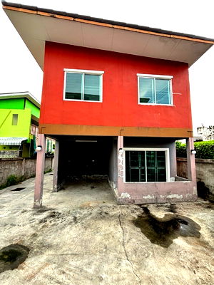 เช่าทาวน์โฮม ถนนโพธิ์แก้ว : #ให้เช่าบ้าน2ชั้น​ มี 3ห้องนอน​ 2 ห้องน้ำ ซ.เสรีไทย​83​  แยก5 เช่า 9,000บ/เดือน ตัวบ้านที่ว่างจะอยู่ด้านหลัง และต้องสลับที่จอดรถหลังอยู่ด้านหลังนะครับ