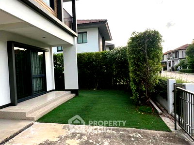 Houses for sale Bangkok : 3-BR House in Sam Wa Tawan Tok (ID 2520723)