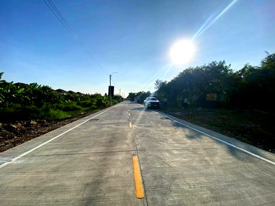 ที่ดิน ถนนบางกรวย-ไทรน้อย : ขายด่วนที่ดินทำเลดี 96 ตรว ติดถนนคอนกรีตสาธารณะ ถมแล้ว ซ.เทพประทาน 1 อ.ไทรน้อย จ.นนทบุรี