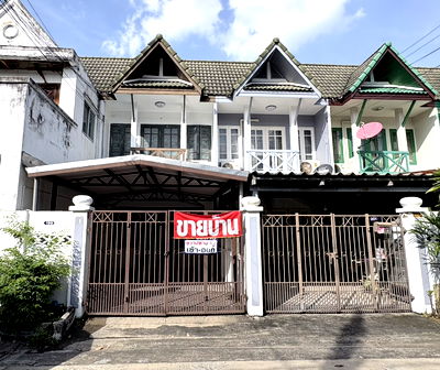 ทาวน์โฮม ศูนย์ฝึกอบรม tot : ขายทาวเฮ้าส์ 2 ชั้น หมู่บ้าน ดิ เอมเมอรัลด์ พาร์ค ซอยเรวดี61  ใกล้รถไฟฟ้าสายสีม่วงและสีชมพู