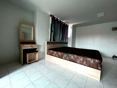 เช่าคอนโด ถนนอินทามระ : 🚩 ให้เช่าคอนโด รอแยล ทาวเวอร์ 3 อาคาร 1 ชั้น 3 สตูดิโอ ขนาด 32 ตรม ใกล้ มหาวิทยาลัยชินวัตร