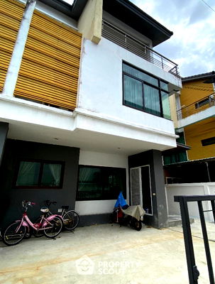 เช่าบ้านเดี่ยว ถนนรัตนาธิเบศร์ : บ้านแฝด 3-ห้องนอน ใกล้ MRT บางรักใหญ่ (ID 1432408)