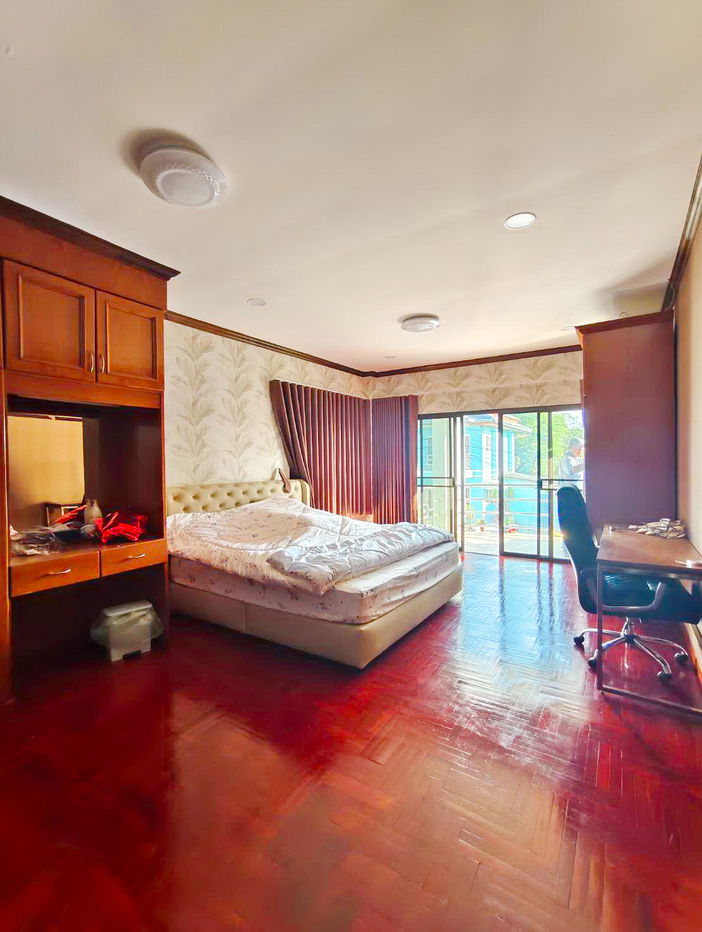 รูป บ้านเดี่ยว 2 ชั้น พร้อมสระว่ายน้ำ พัทยา จังหวัดชลบุรี - รูปที่ 21/40