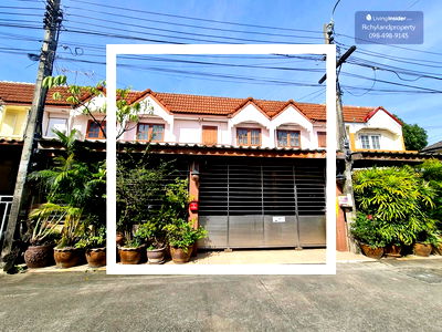 Townhouses for sale Thailand Nursing and Midwifery Council : Three adjoining 2-story townhouses for sale, 49.5 sq. Nonthaburi 48, opposite the Government Lottery Office.