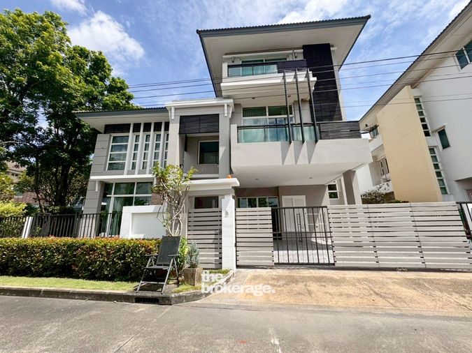 ขายด่วน บ้านเดี่ยว 3 ชั้น แกรนด์บางกอก บูเลอวาร์ด ถ.รัชดา-รามอินทรา 90 ตรว. 374 ตรม. 5 ห้องนอน 5 ห้องน้ำ 17.5 ลบ. LINE : @thebrokerage 