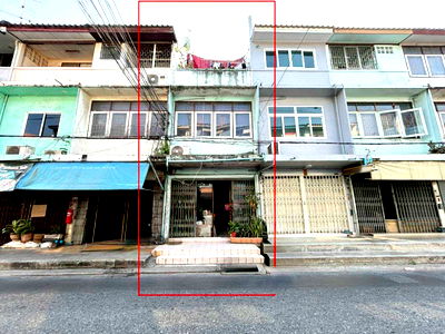 Shophouses for sale Thailand Cultural Centre  : For Sale: 3-Story Commercial Building, Soi Sunchai 6, Rama 9, Intersection 26-2. Land area 11.3 sq.wah . Roadside location, near Bangkok Hospital.