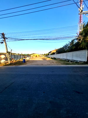 ที่ดิน บางละมุง ชลบุรี : ที่ดินว่างเปล่า  ที่ดินถมแล้ว พร้อมรั่วคอนกรีต  ต.หนองปรือ อ.บางละมุง  จ.ชลบุรี  💰ราคา  19,000,000 บาท 💰