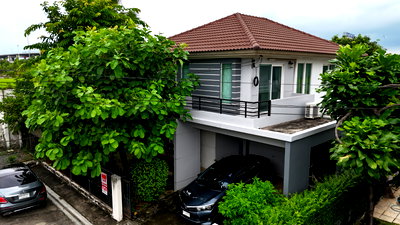 ขายบ้านเดี่ยว : ขายบ้านเดี่ยวโครงการ L&H ติดถนนใหญ่ เส้นราชพฤกษ์  ใกล้ ห้างสรรพสินค้าโรบินสันไลฟ์สไตล์  โรงเรียนนานาชาติ เด่นหล้าและรถไฟฟ้าสายสีม่วง