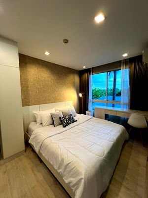 Condos for sale 700 Year Sports Arena Chiang Mai : Diamant condominium near Central Chiangmai for sale : Tel. 082-389-9314 Boo