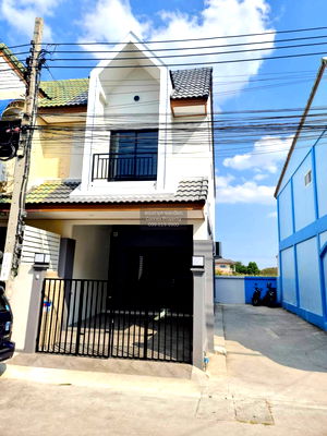 Townhouses for sale Bang Kruai Nonthaburi : For Sale Townhouse/Townhome  , Thanajit Bangkruai , corner unit , newly renovated , Sala Klang , Bang Kruai , Nonthaburi , CX-142099 ✅ Live chat with us ADD LINE @connexproperty ✅