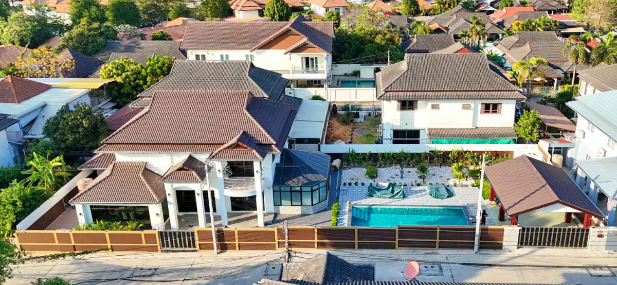 รูป บ้านเดี่ยว 2 ชั้น พร้อมสระว่ายน้ำ พัทยา จังหวัดชลบุรี - รูปที่ 1/40