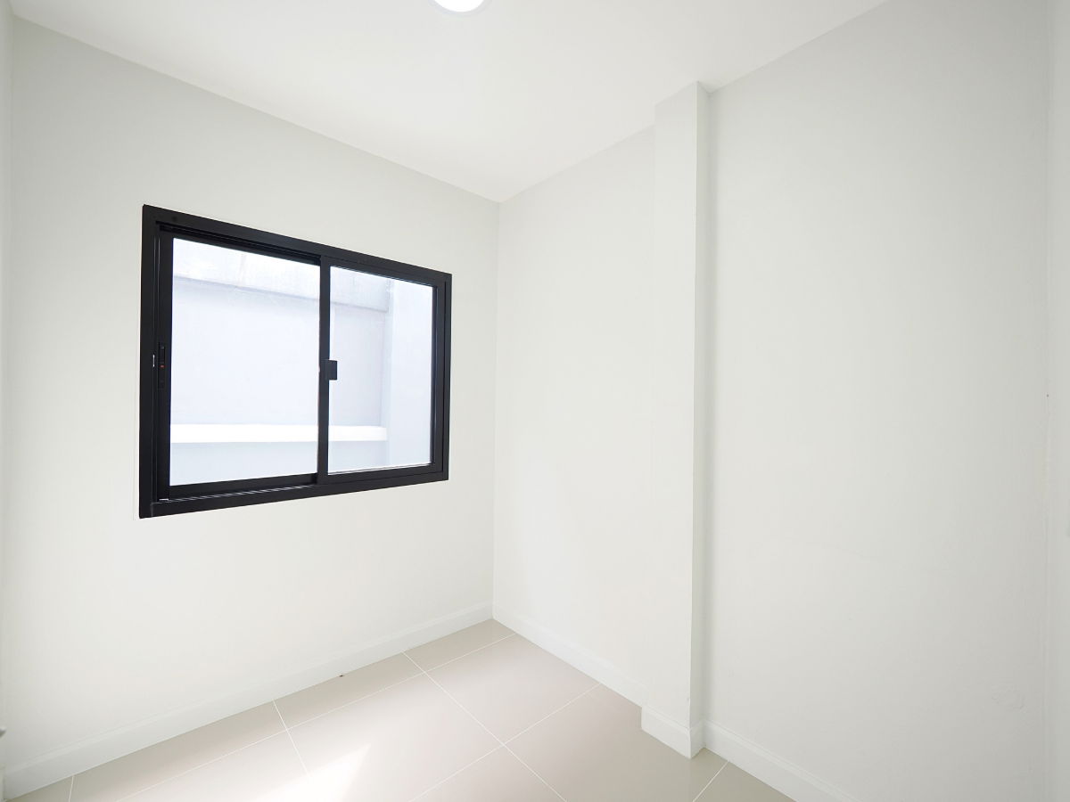 รูป Clearance Sale บ้านแฝด 2 ชั้น ม.คันทรีพาร์ค15 ขนาด 39 ตร.ว. 4นอน 2น้ำ บ้านหลังใหญ่ รีโนเวทใหม่ทั้งหลัง พร้อมเข้าอยู่ได้ทันที [ปทุมธานี-สามโคก] - รูปที่ 13/54