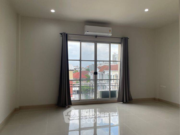 picture 4-BR Townhouse at Baan Klang Muang Ratchada - Ladprao near MRT Ratchadaphisek (ID 2448427) - 5/5