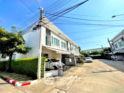 Townhouses for sale Ruamrudee International School Early Years Campus : 3-BR Townhouse in Bang Chan (ID 2430943)