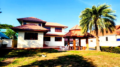 Houses for rent Bang Lamung Chonburi : Spacious House for Rent in Nong Prue East Pattaya