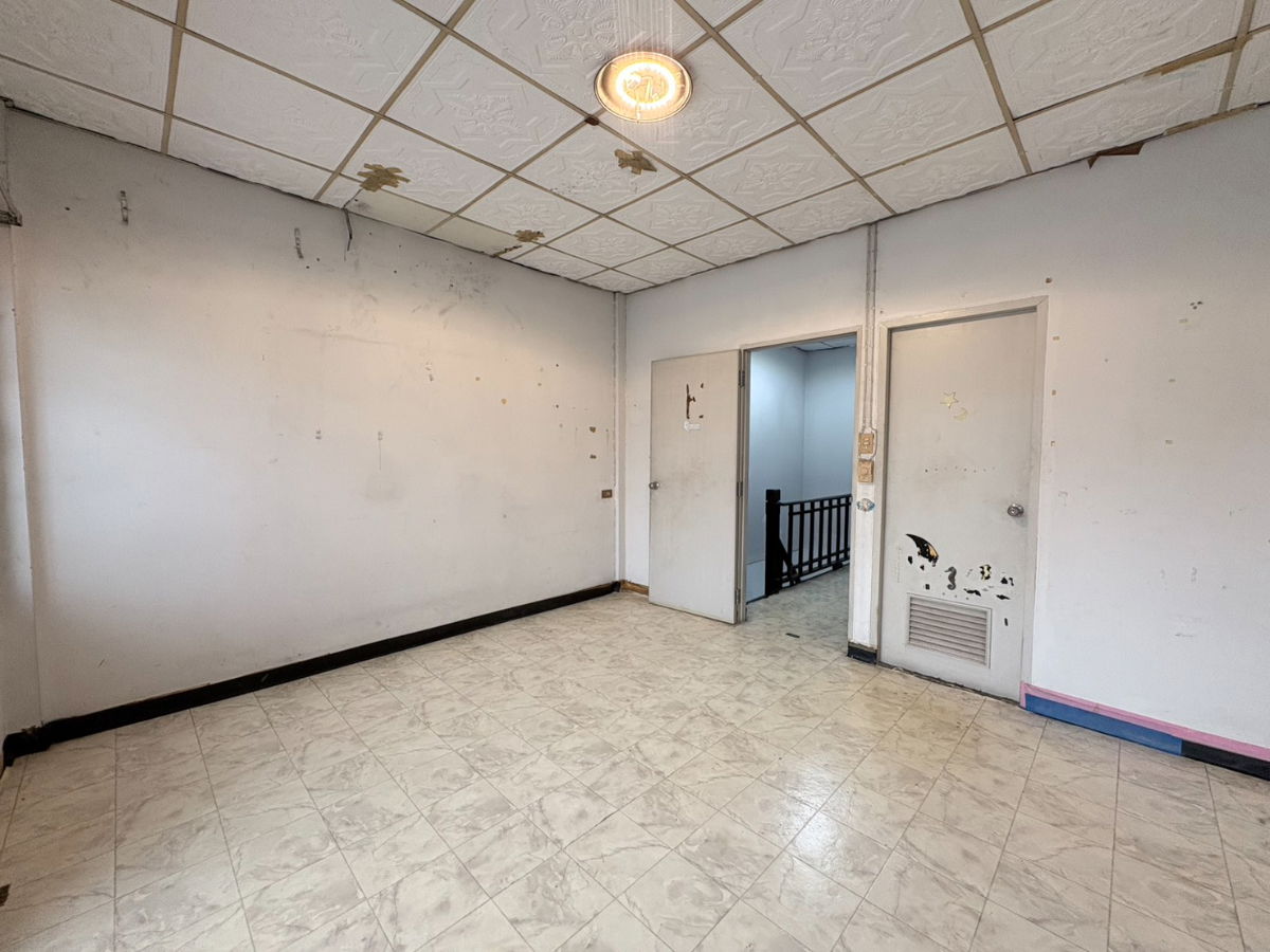 รูป ขายทาวเฮ้าส์ 2 ชั้น หมู่บ้าน ดิ เอมเมอรัลด์ พาร์ค ซอยเรวดี61 ใกล้รถไฟฟ้าสายสีม่วงและสีชมพู - รูปที่ 16/25