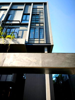 Townhouses for rent Chandrakasem Rajabhat University : WS6331 🏡 For Rent 3.5-story townhome in the heart of Ratchada, near MRT (only 800 m). Rent: 160,000 THB/month.