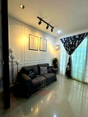 Townhouses for rent วิทยาลัยเซาธ์อีสท์บางกอก : RH010626 For rent: 2-story townhome with 4 bedrooms at Golden Town Sukhumvit-Bearing BTS Station, near Imperial World Samrong (only 3 minutes away).