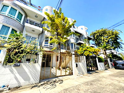 Townhouses for sale Chandrakasem Rajabhat University : H0791, Townhome for sale 5 Br, Ladphrao