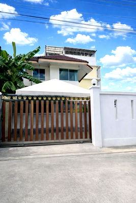 Houses for sale Crystal Design Center : 🏡 Single House for Sale – Lat Phrao Prime Location 🚆 Near MRT Lat Phrao 101 (Yellow Line) 🛍️ Close to The Mall Bangkapi