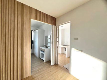 คอนโดเบสตั้น 1 อมตะนครเฟส4 ต. ดอนหัวฬ่อ เมืองชลบุรี ชั้น 5 ห้องมุม ฝั่งบันไดหนีไฟ พื้นที่ 33 ตรม. ห้องกั้นแยกโซนส่วนตัว