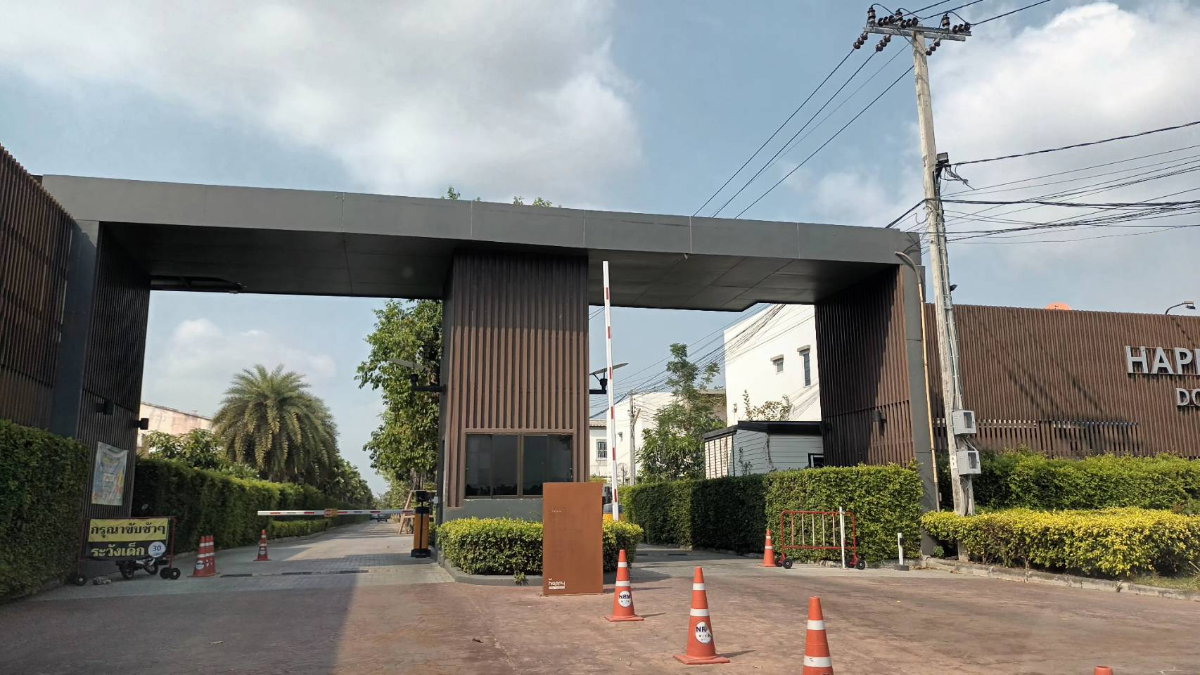 ขายทาวน์โฮม 2 ชั้น ใกล้สนามบินดอนเมือง สะดวกใกล้ชุมชน   "แฮปปี้วิลล์" ถนนเทิดราชัน ดอนเมือง ขาย 3,750,000 บาท  - 3 ห้องนอน 2 ห้องน้ำ 