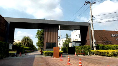 ทาวน์โฮม ม.รังสิต : ขายทาวน์โฮม 2 ชั้น ใกล้สนามบินดอนเมือง สะดวกใกล้ชุมชน   "แฮปปี้วิลล์" ถนนเทิดราชัน ดอนเมือง ขาย 3,750,000 บาท  - 3 ห้องนอน 2 ห้องน้ำ 