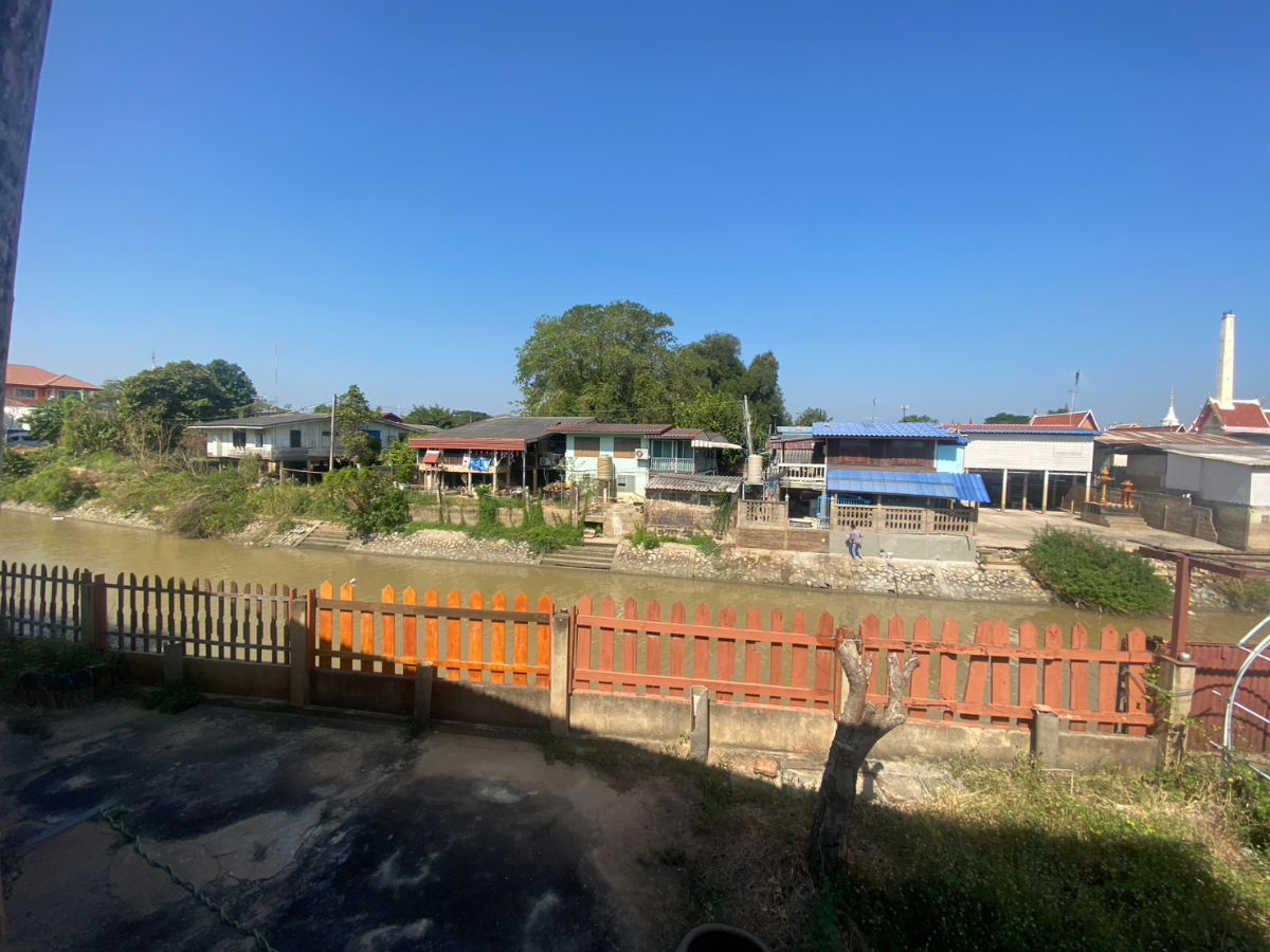 รูป ขายที่ดินพร้อมสิ่งปลูกสร้าง จ.อยุธยา หน้าติดถนน หลังติดคลอง - รูปที่ 2/13